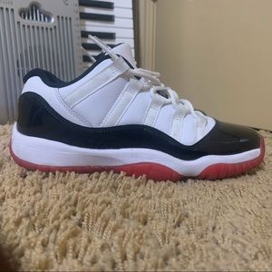 This shoe are Jordan 11 concord-bred lows and I got them for 220$. Want to buy?